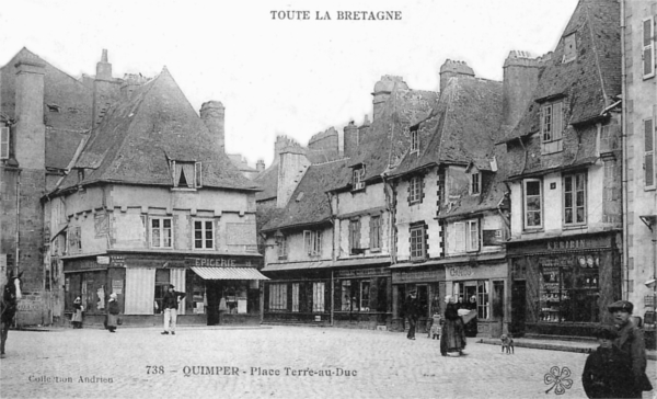 Quimper (Bretagne) : la place Terre au Duc.