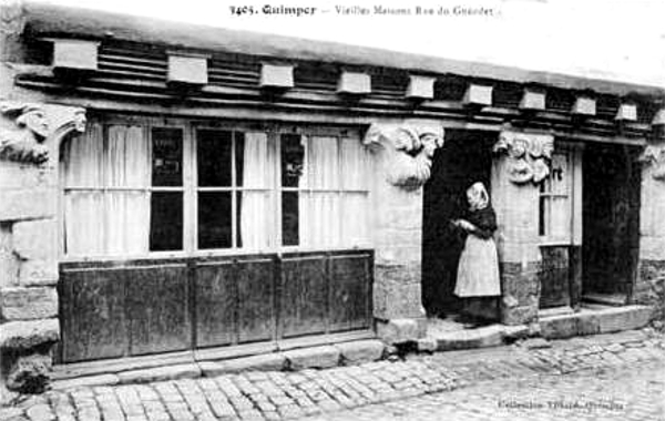 Ville close de Quimper(Bretagne) : la rue Gueodet.