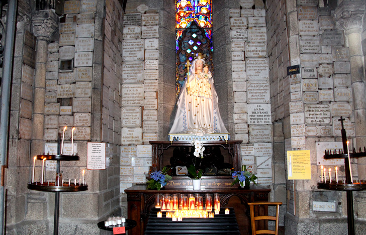 Eglise-basilique de Quintin (Bretagne)