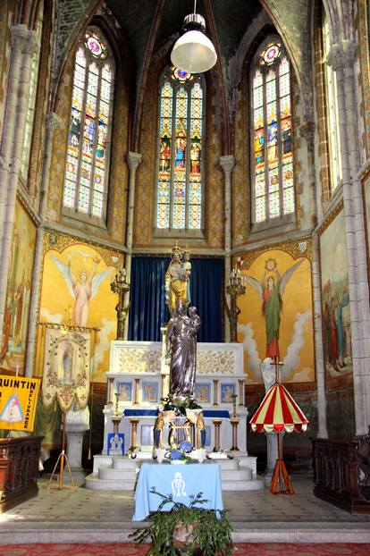 Eglise-basilique de Quintin (Bretagne) : verrire de l'abside