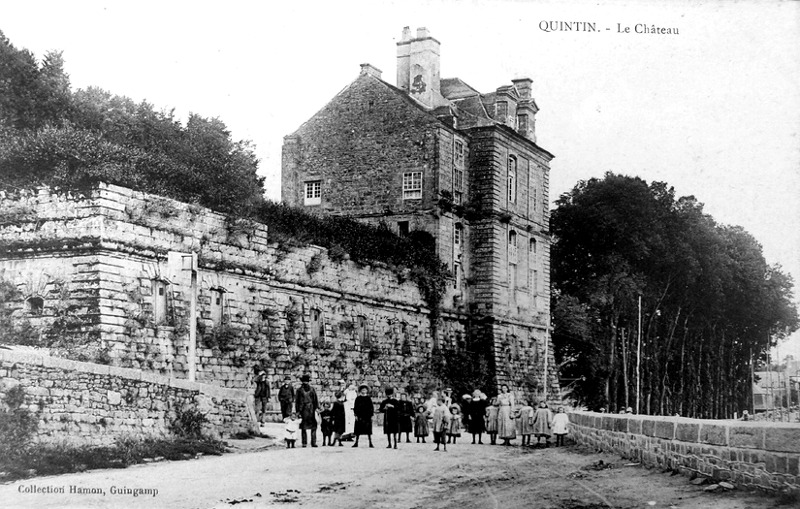 Ville de Quintin (Bretagne).