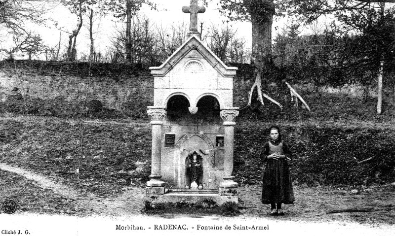 Fontaine de Radenac (Bretagne).
