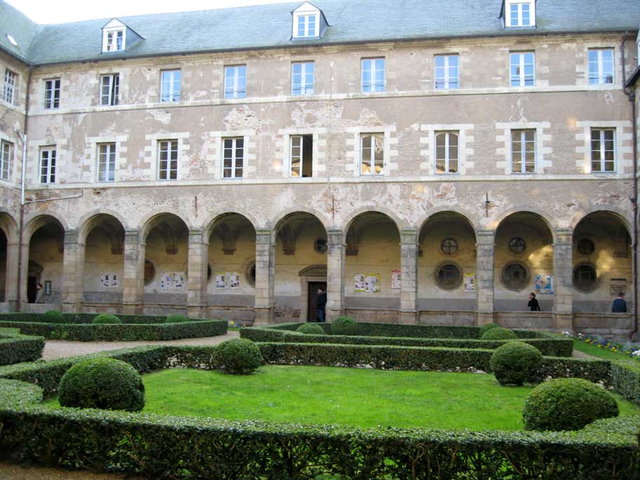 Bretagne : abbaye Saint Sauveur de Redon