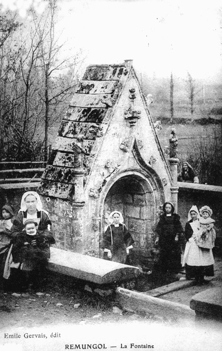 Fontaine de Remungol (Bretagne).