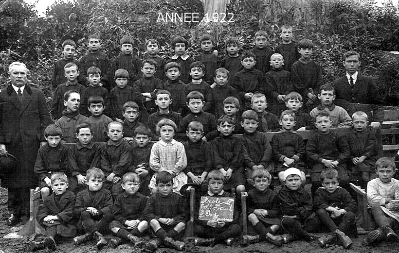 Ecole (anne 1922) de Rez (Bretagne).