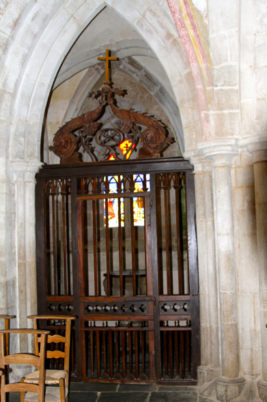 Fonts baptismaux de l'glise de La Roche-Derrien (Bretagne)