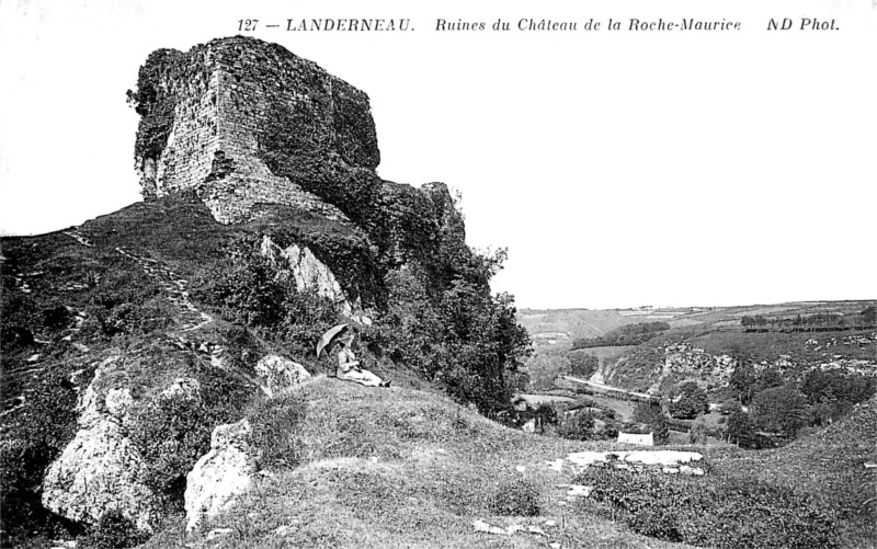 Chteau de la Roche-Maurice (Bretagne).