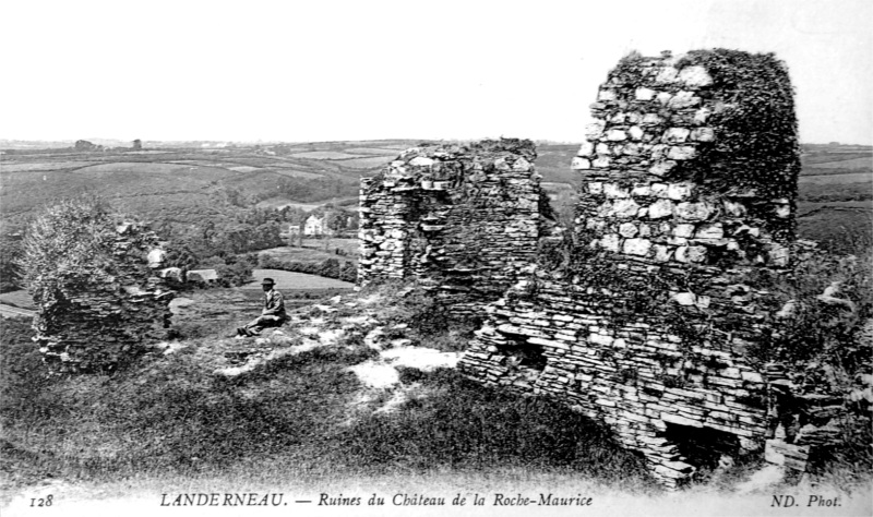 Chteau de la Roche-Maurice (Bretagne).