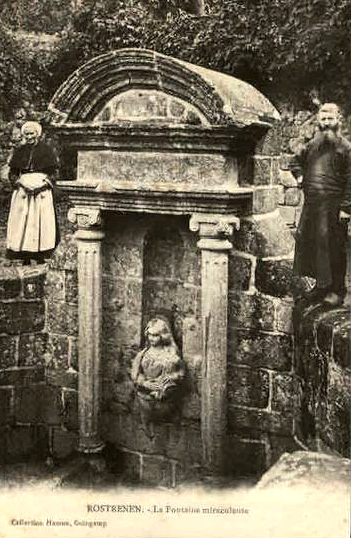 Rostrenen (Bretagne) : Fontaine de Notre-Dame du Roncier