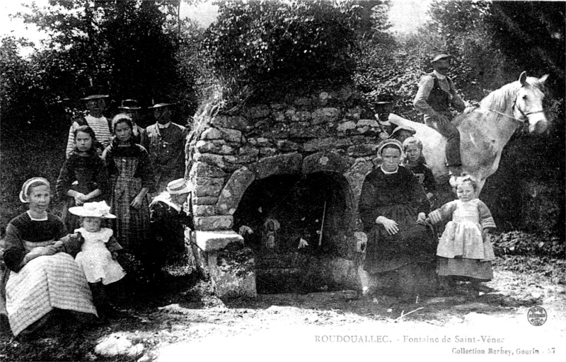 Fontaine de Roudouallec (Bretagne).