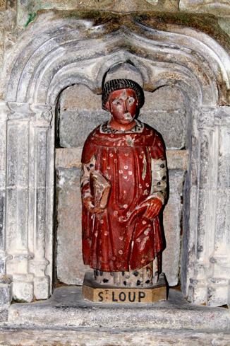 Statue de l'église Notre-Dame de Runan (Bretagne)