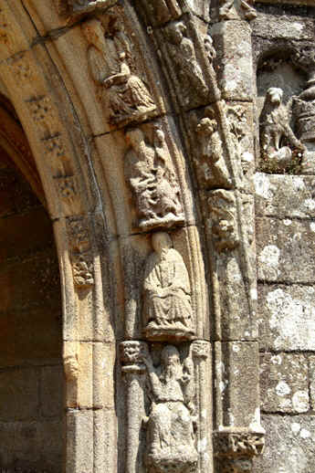 Porche Sud de l'église Notre-Dame de Runan (Bretagne)