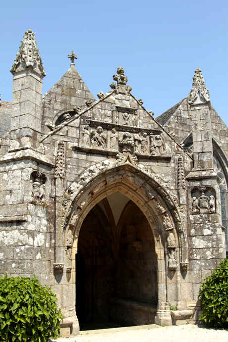 Porche Sud de l'glise Notre-Dame de Runan (Bretagne)