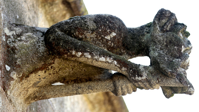 Gargouille de l'église Notre-Dame de Runan (Bretagne)