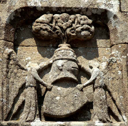 Ecusson de l'glise Notre-Dame de Runan (Bretagne)