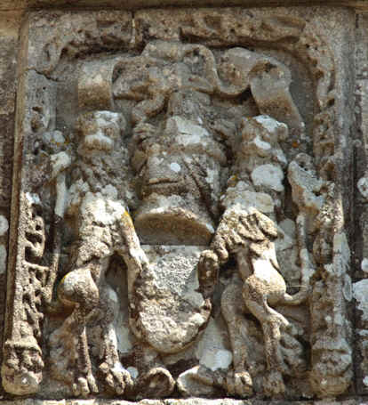 Ecusson de l'glise Notre-Dame de Runan (Bretagne)