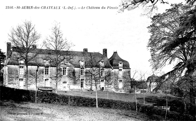 Château du Plessis à Saint-Aubin-des-Châteaux (anciennement en Bretagne).