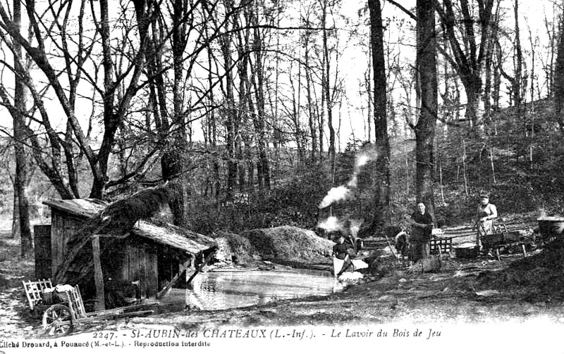 Lavoir de Saint-Aubin-des-Chteaux (anciennement en Bretagne).