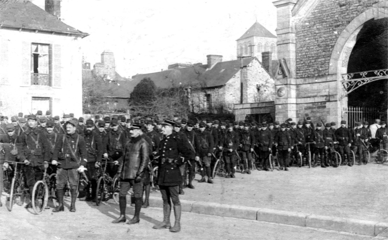 Ville de Saint-Aubin-du-Cormier (Bretagne).