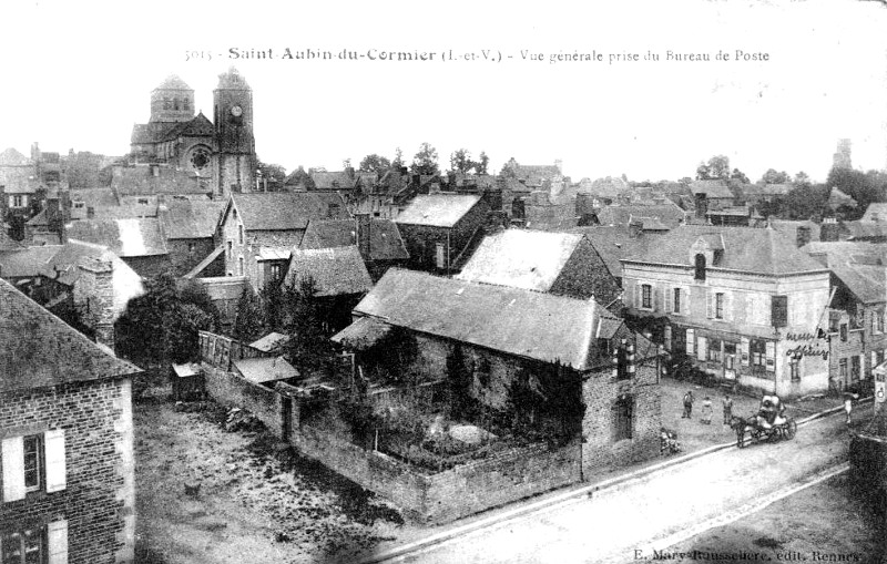 Ville de Saint-Aubin-du-Cormier (Bretagne).