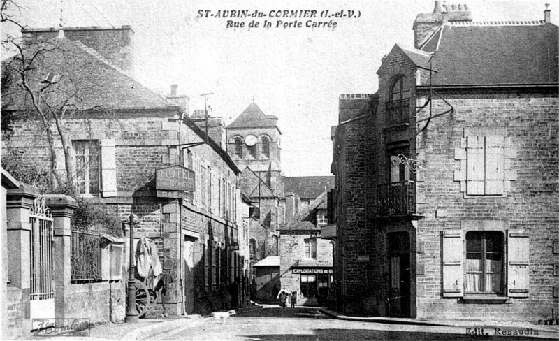 Ville de Saint-Aubin-du-Cormier (Bretagne).