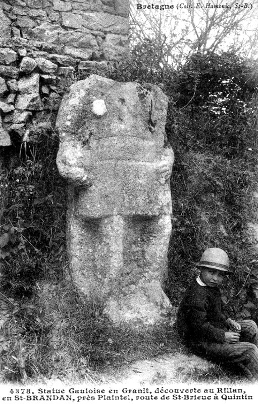 Ville de Saint-Brandan (Bretagne) : statue gauloise (Rillan).