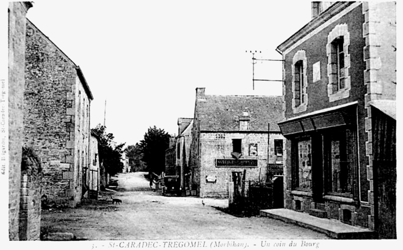 Ville de Saint-Caradec-Trgomel (Bretagne).