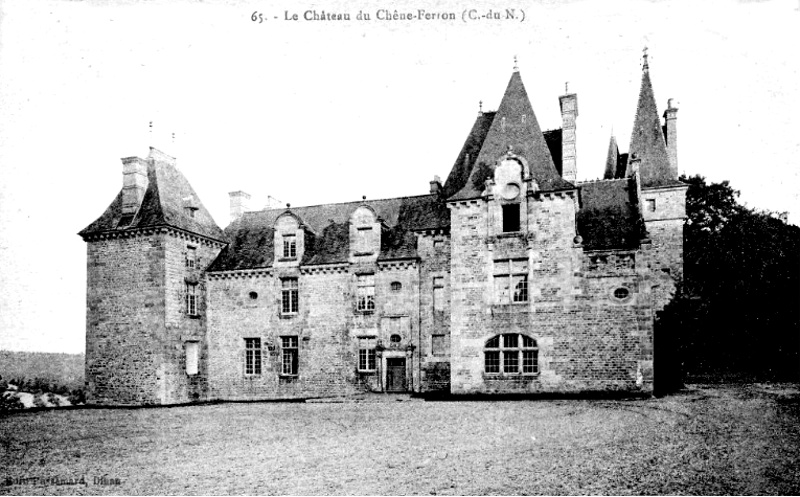  Saint-Carn (Bretagne) : chteau du Chne-Ferron.