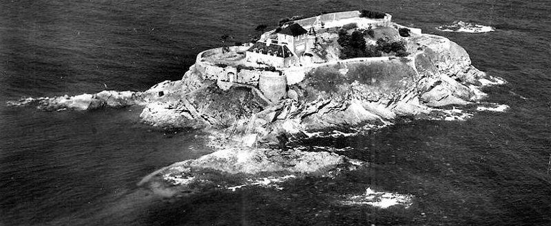 Chteau-fort de Du-Guesclin  Saint-Coulomb (Bretagne).