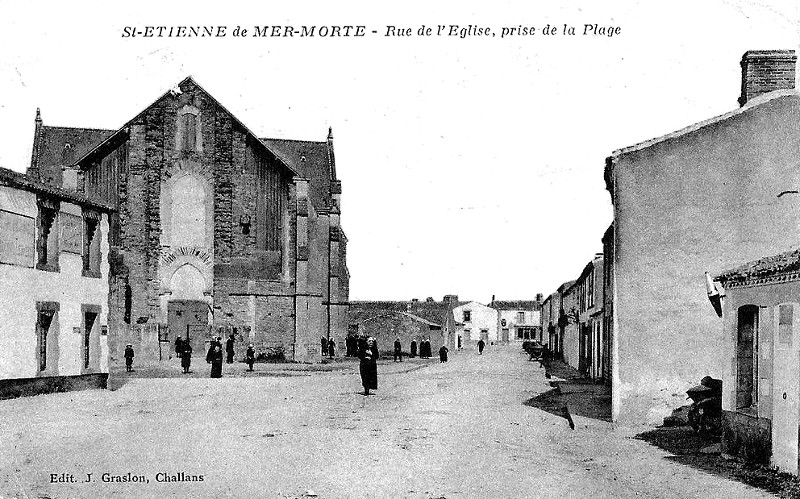 Ville de Saint-Etienne-de-Mer-Morte (Bretagne).