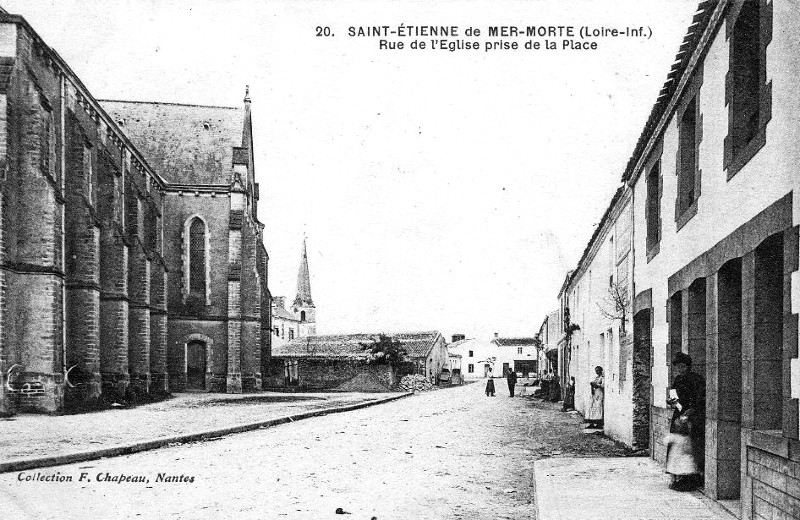 Ville de Saint-Etienne-de-Mer-Morte (Bretagne).