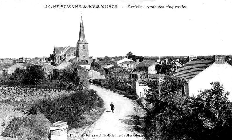 Ville de Saint-Etienne-de-Mer-Morte (Bretagne).