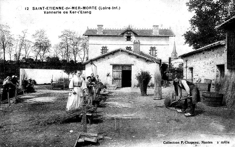 Ville de Saint-Etienne-de-Mer-Morte (Bretagne).