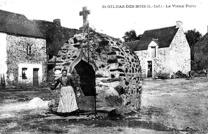 Puits de Saint-Gildas-des-Bois (anciennement en Bretagne).