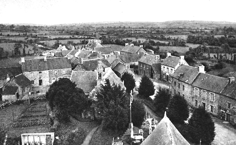 Vue générale de la ville de Saint-Gilles-Pligeaux (Bretagne).