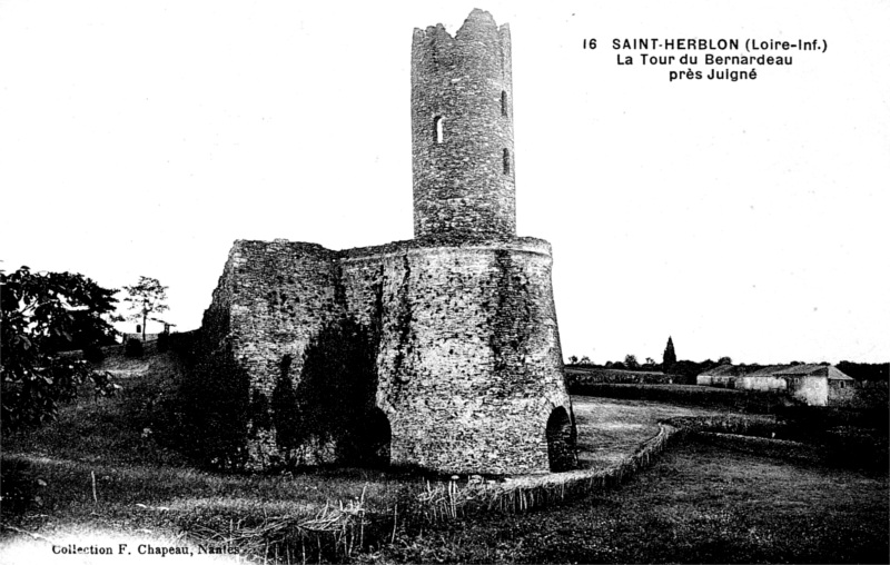 La tour du Bernadeau  Saint-Herblon (anciennement en Bretagne).