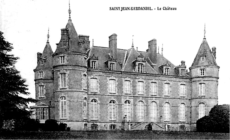 Saint-Jean-Kerdaniel (Bretagne) : le chteau de Kerdaniel.