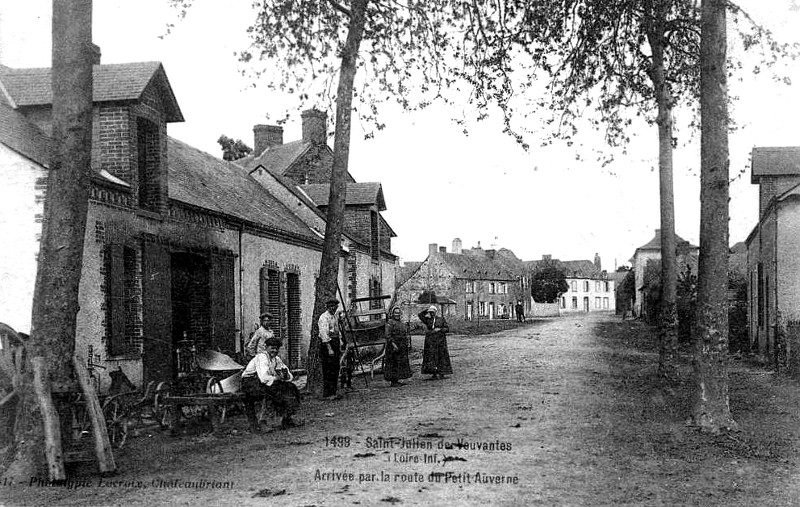 Ville de Saint-Julien-de-Vouvantes (anciennement en Bretagne).