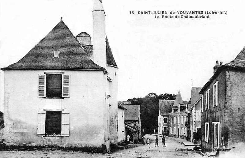 Ville de Saint-Julien-de-Vouvantes (anciennement en Bretagne).
