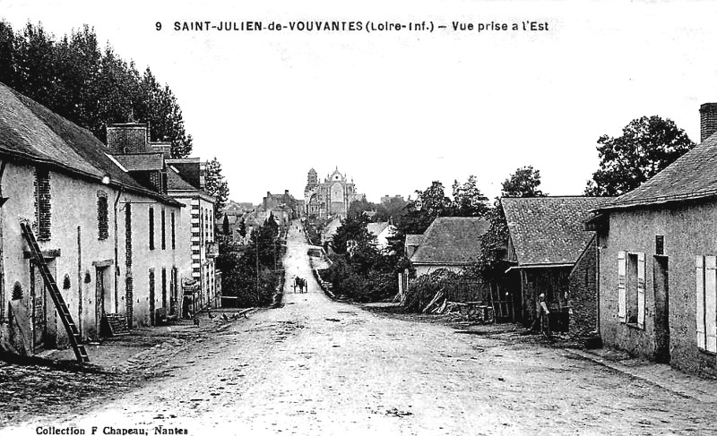 Ville de Saint-Julien-de-Vouvantes (anciennement en Bretagne).