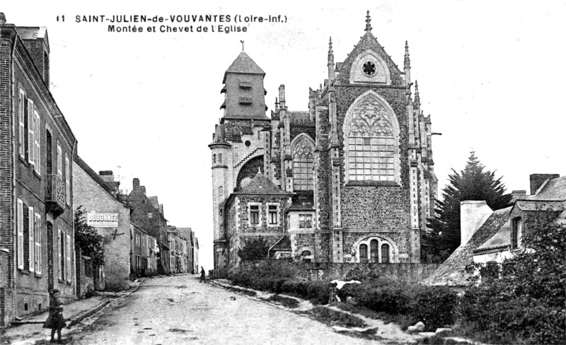 Eglise de Saint-Julien-de-Vouvantes (anciennement en Bretagne).