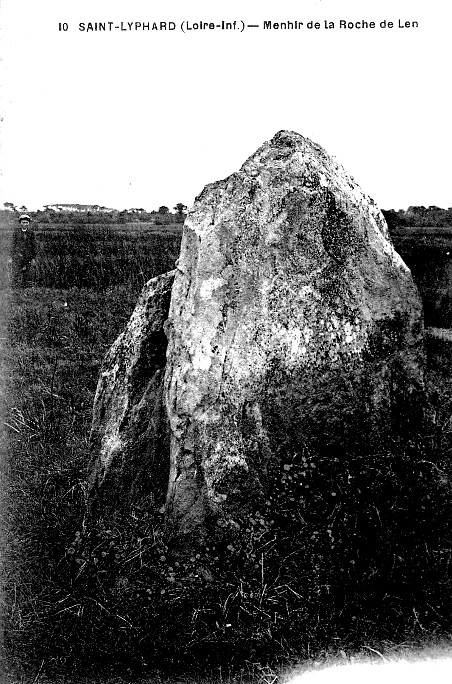 Menhir de Saint-Lyphard (anciennement en Bretagne).