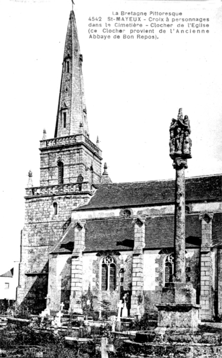 Croix et Eglise de Saint-Mayeux (Bretagne).
