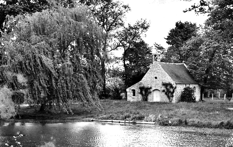 Chapelle du manoir de Kerguenec  Saint-Molf (anciennement en Bretagne).