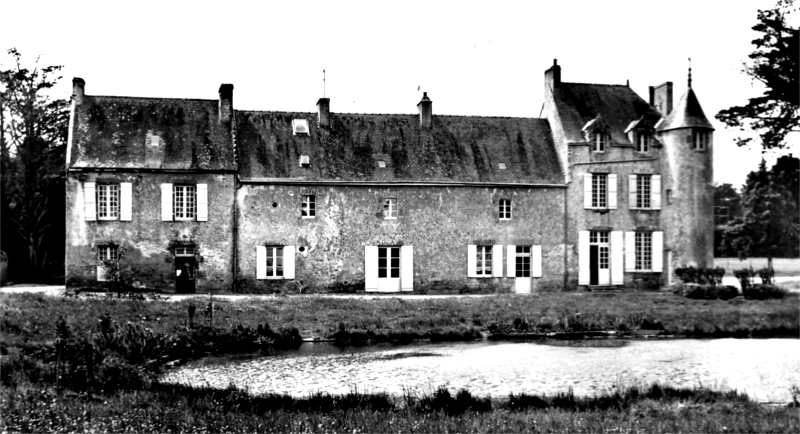 Manoir de Kerguenec  Saint-Molf (anciennement en Bretagne).