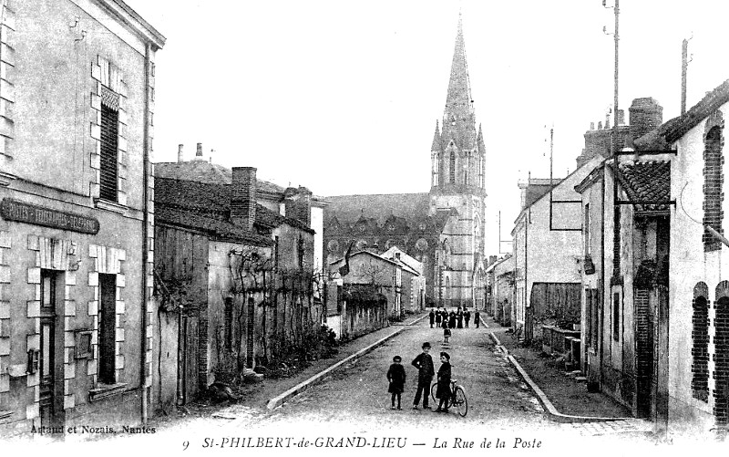 Ville de Saint-Philbert-de-Grand-Lieu (Bretagne).