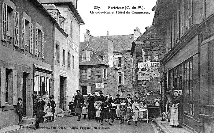 Saint-Quay-Portrieux (Bretagne) : grande-rue.