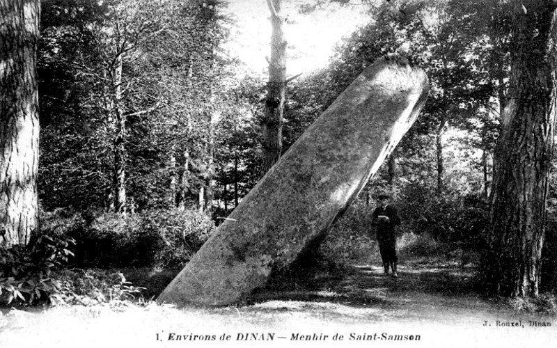 Saint-Samson-sur-Rance (Bretagne): le menhir de Saint-Samson.