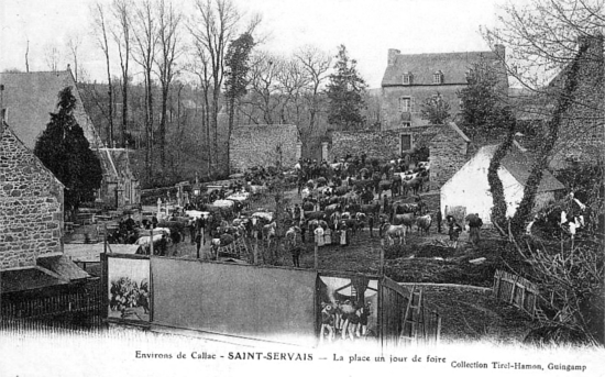 Ville de Saint-Servais (Bretagne).