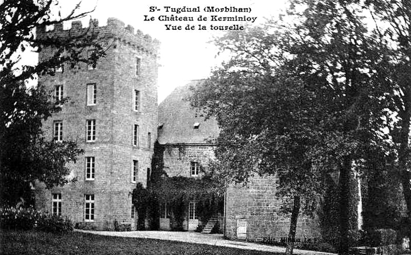 Château de Kerminisy en Saint-Tugdual (Bretagne).